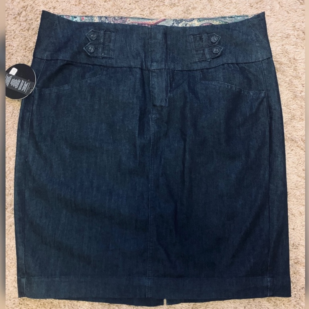 PLUS DENIM SKIRT WITH POCKETS